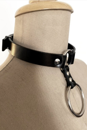 Large And Small Ring Detailed Adjustable Leather Choker