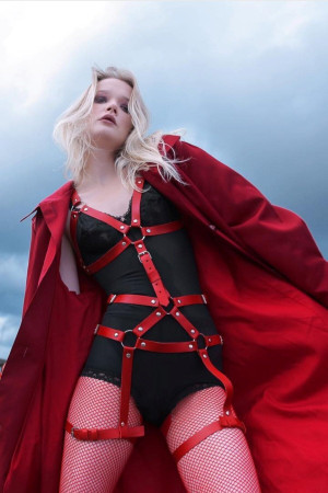 Body-Covering Red Leather Harness Fancy Wear