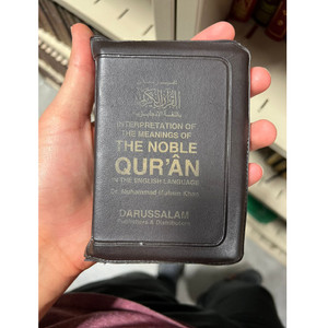 Front cover image of the Noble Qur'an in Zipper Case (Summarized : Small Size in Quality Vinyl Zipper Case) Arabic and English Dr. Muhammed Muhsin Khan and Taqi ud-Din Hilali translation