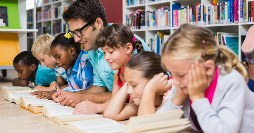 How to tell a story for kindergarten?