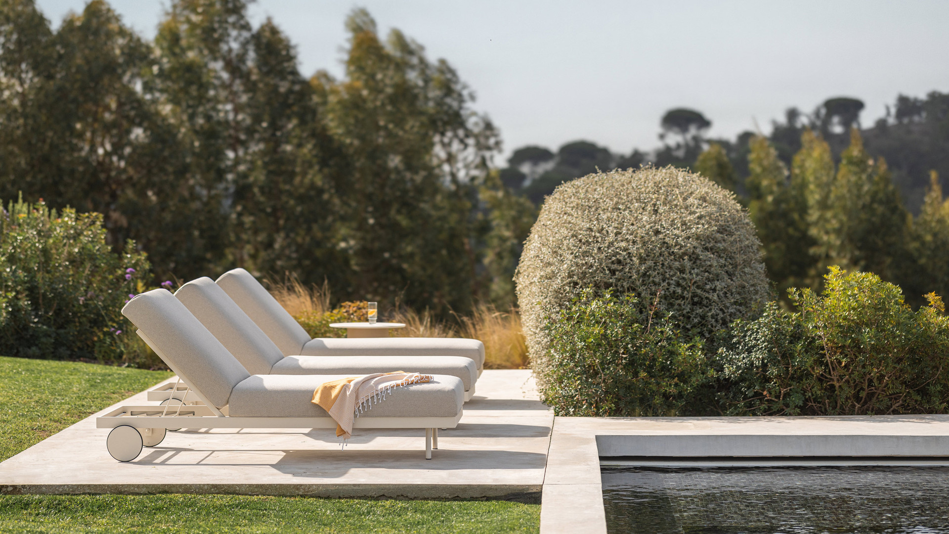 Outdoor Sunloungers & Chaises