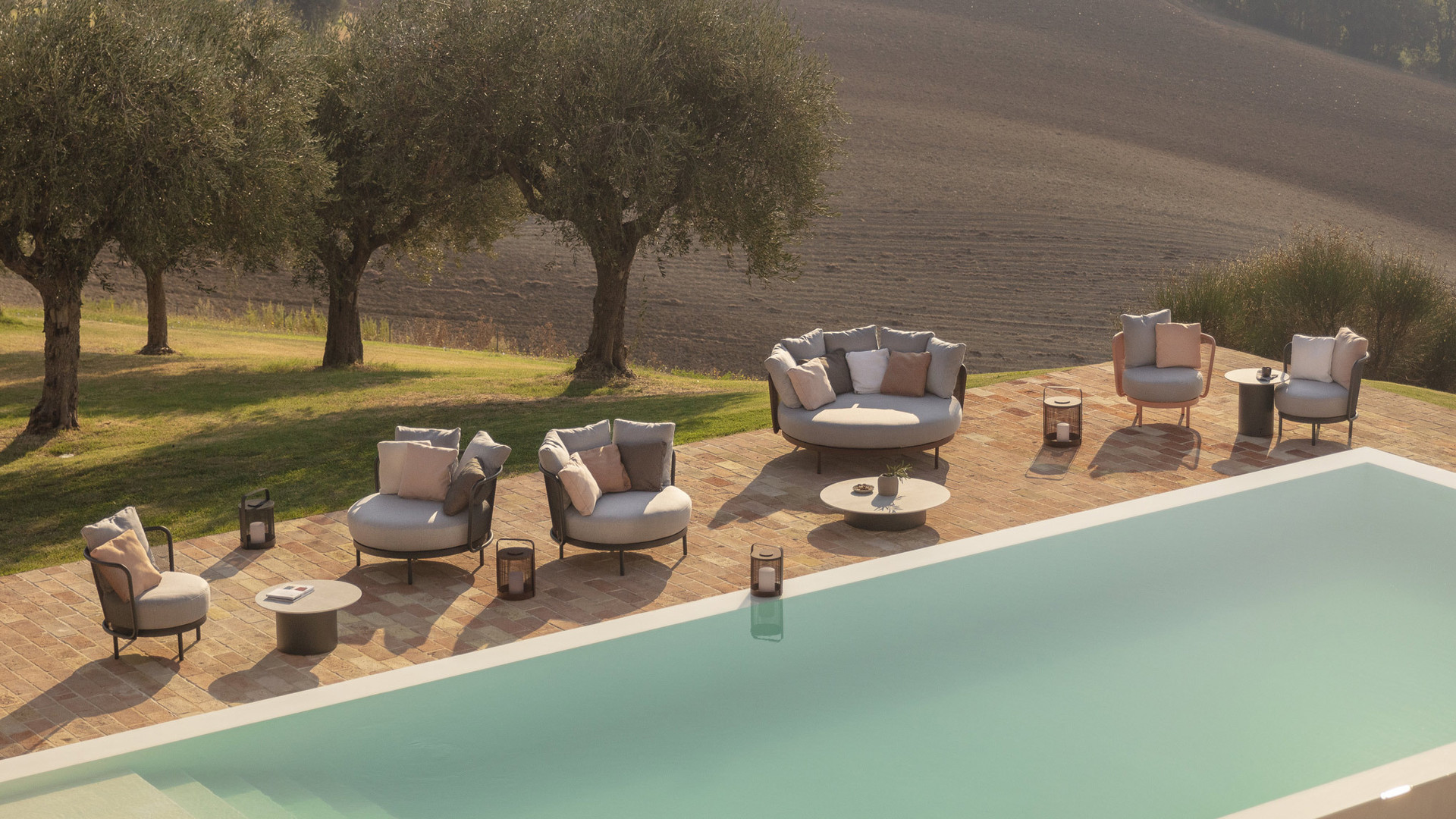 Outdoor Lounge Furniture
