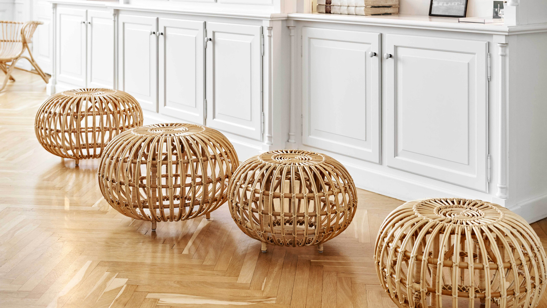 Ottomans + Poufs Ottomans + Poufs
