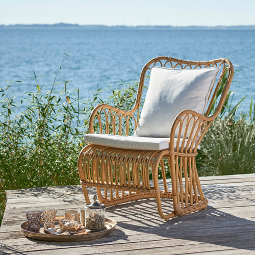 Kindt-Larsen Tulip Chair Exterior