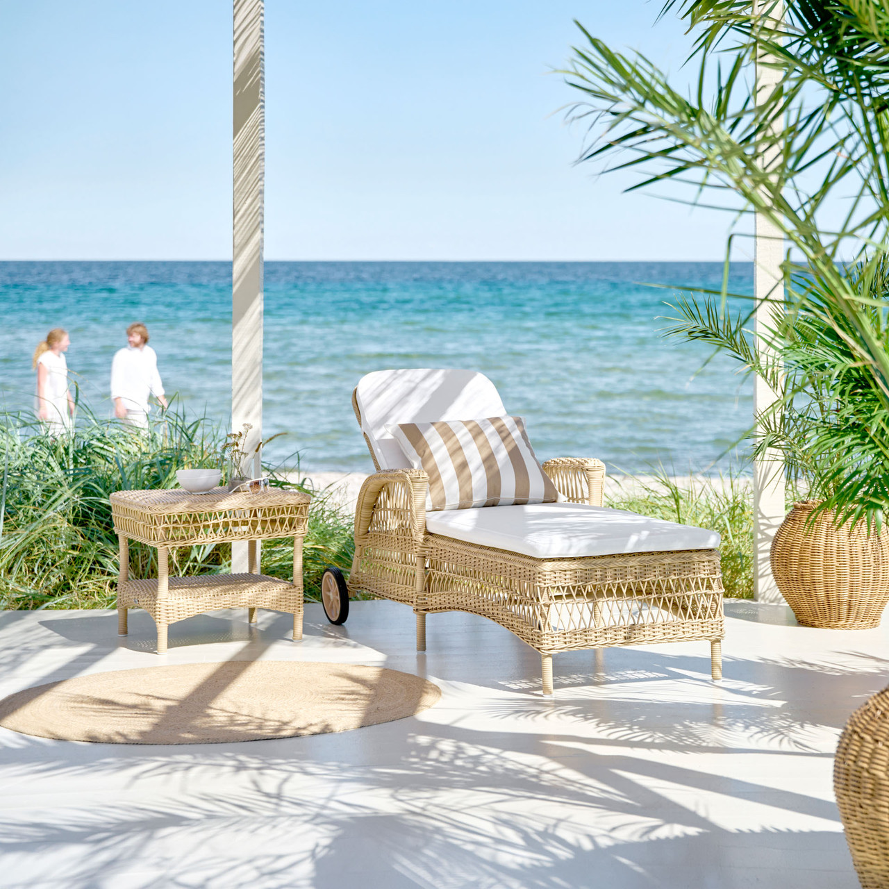 Outdoor Chaise Lounges | Elegant & Durable by Sika Design
