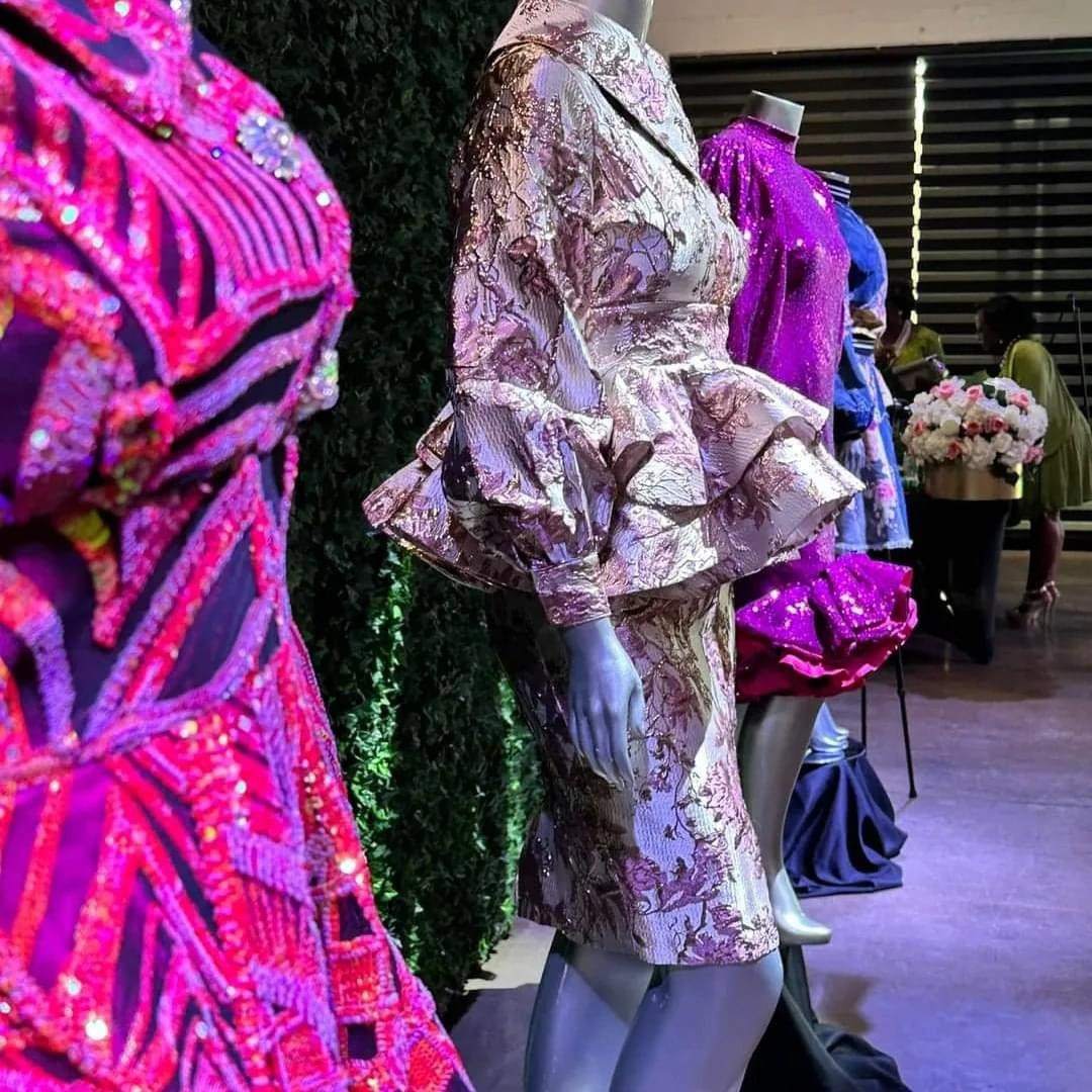WOMEN'S DRESSES