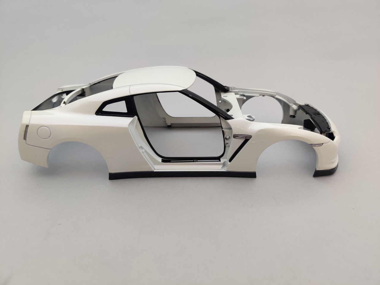 Nissan R35 GT-R White Pearl - Body - AUTOart Spares