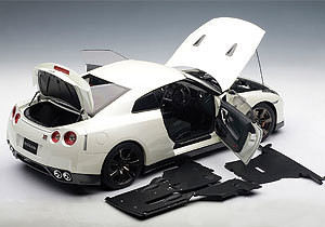 12217 Nissan R35 GT-R