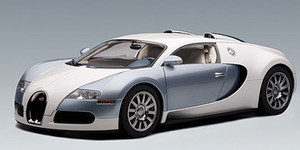 12533 Bugatti 16.4 Veyron Pearl/Ice Blue