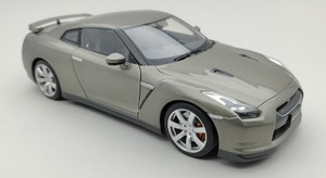 KWAM010012 GT-R R35 Titanium Grey Dealer Edition