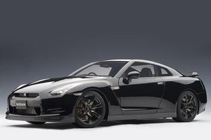 12218 Nissan R35 GT-R Super Black