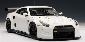 81076 Nissan R35 GT-R FIA Matt White