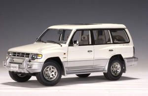 77105 Mitsubishi Pajero LWB RHD White