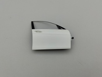 Mercedes Benz C63 White - Door Right Side Mercedes Benz C63 White - Door Right Side