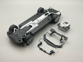 Mercedes Benz C63 AMG Silver - Chassis / Wheels / Engine 1 Mercedes Benz C63 AMG Silver - Chassis / Wheels / Engine 1