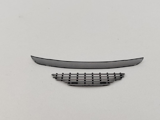 Aston Martin DB11 Skyfall Silver - Front Grill