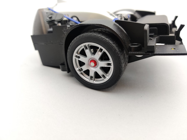 Maserati MC12 Pearl White - Chassis / Engine Maserati MC12 Pearl White - Chassis / Engine