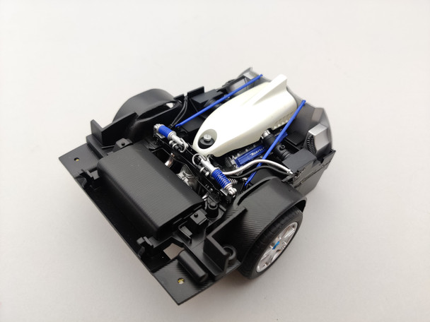 Maserati MC12 Pearl White - Chassis / Engine Maserati MC12 Pearl White - Chassis / Engine