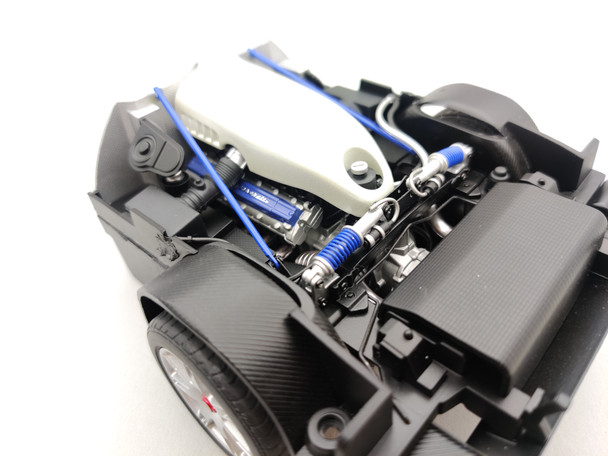 Maserati MC12 Pearl White - Chassis / Engine Maserati MC12 Pearl White - Chassis / Engine