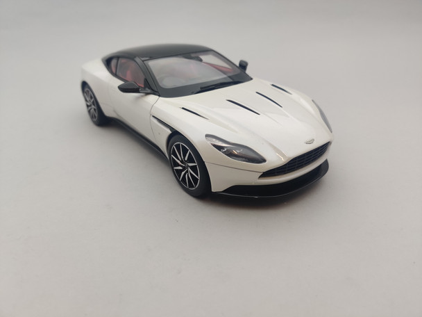 68 Handsample - 70266 Aston Martin DB11 White