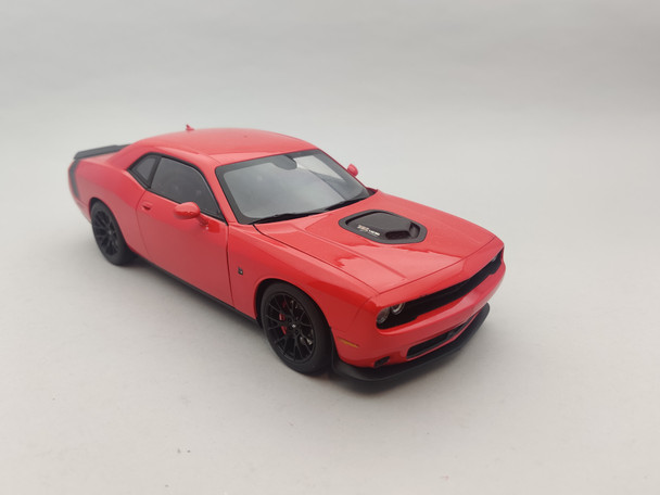 76 Handsample - 71741 Dodge Challenger Hemi Scat pack red