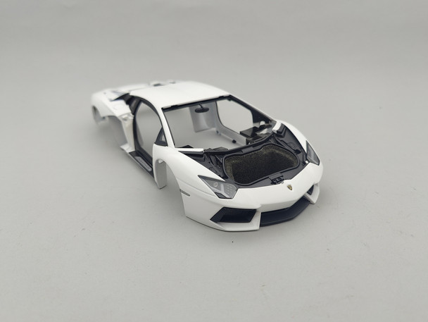 Lamborghini Aventador LP700-4  White - Body