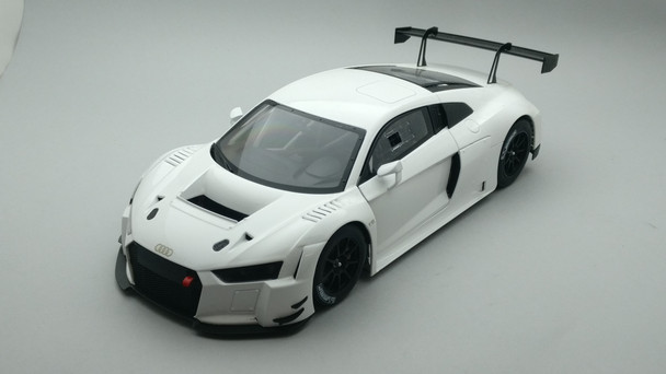 39 AUDI R8 FIA Plain Body White  81602 Handsample