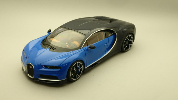 41 Bugatti Chiron Blue Handsample