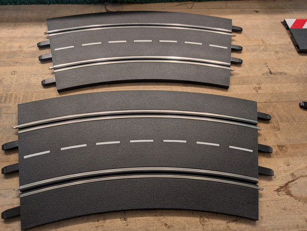 (2) Carrera 20573 Curve Radius 2 3/30º slot car track Digital Analog
