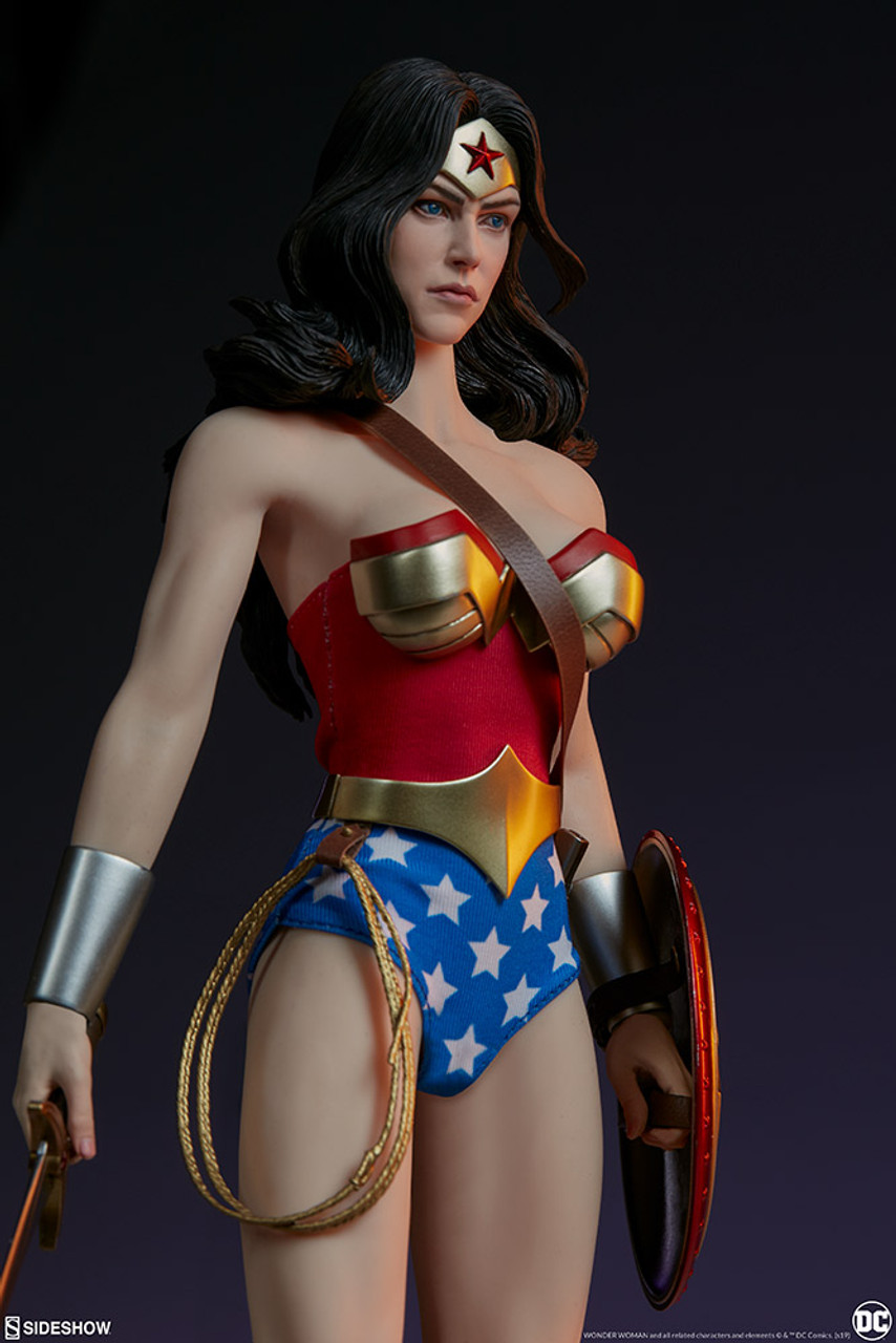 DC Comic WONDER WOMAN Sixth Scale Phicen Figure by Sideshow Collectibles