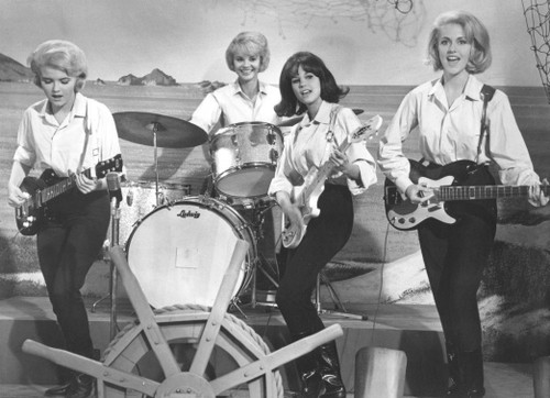 The Girls On The Beach (1965) DVD