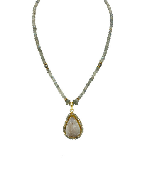 FINE LINE DESIGN LABRADORITE NECKLACE FINE LINE DESIGN LABRADORITE NECKLACE