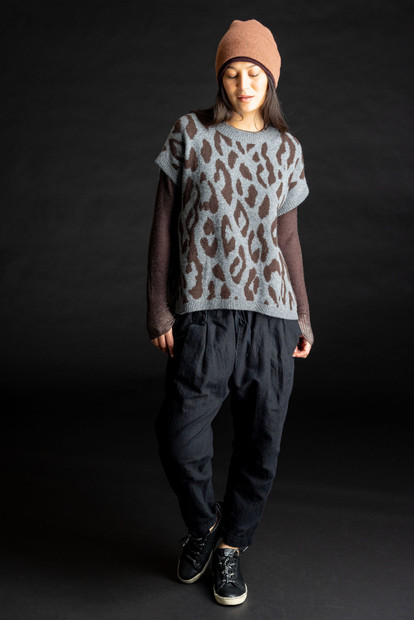 PAYCHI GUH LEOPARD JACQUARD VEST - FRONT VIEW MODEL
