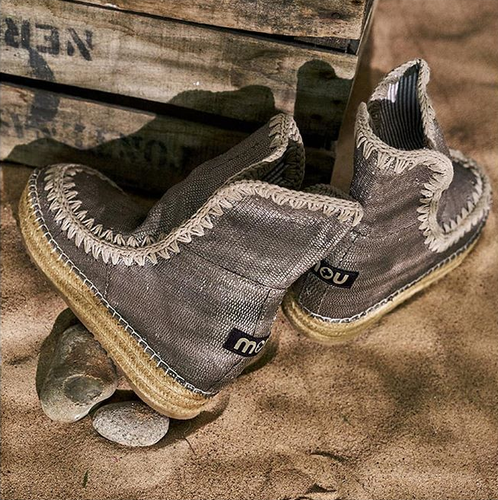 Avalon Clothing Company's Holiday Gift Guide for Her: Timeless and Luxurious Picks