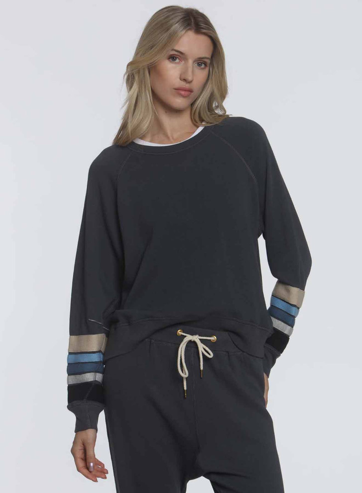 LABEL + THREAD TRACK SWEATSHIRT
