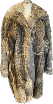 Vintage Ladies Coyotte Fur 3/4 Coat Front Image Vintage Ladies Coyotte Fur 3/4 Coat Front Image