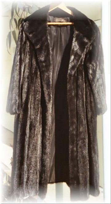 Full Skin Mink Fur Coat Size - Large From the top of the collar to the bottom of the coat is 51 inches. With the coat closed in front the width is 25 inches. The label says Eilers Furs sold by the Bon Marche. There is embroidery on the inside and the coat is in excellent condition Vintage is a Pre-Owned Or Estate Piece One Of a kind, From Our Fur Collections "Sold as Is" All Sales are Final