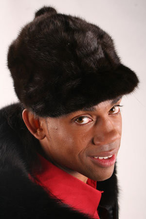 Full Skin Black Mink Fur Hat - furoutlet display picture 3