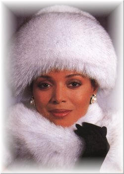 Norwegian Blue Fox Bumper Fur Hat - furoutlet display picture 1