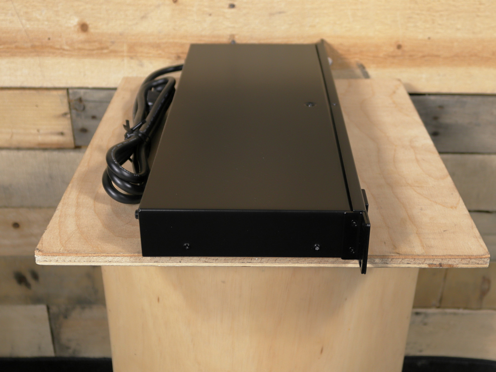 Island Music JG 9 Rack Mount 9 Outlet Power Distribution