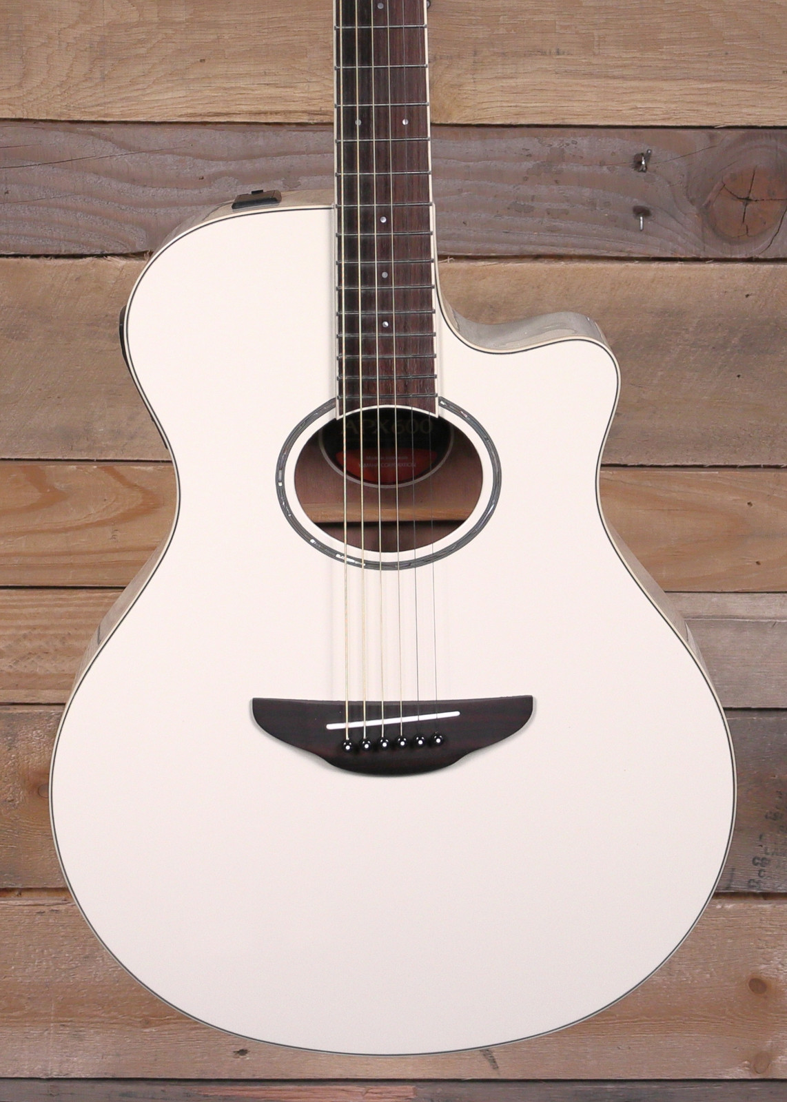 Yamaha APX600 Thinline Acoustic/Electric Guitar Vintage White
