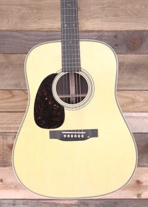 Martin HD-28 Left-Handed Acoustic Guitar Natural w/ Case