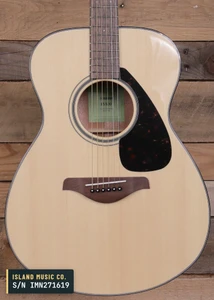 Yamaha FS800 Concert Acoustic Guitar, Natural - actual guitar photo 1