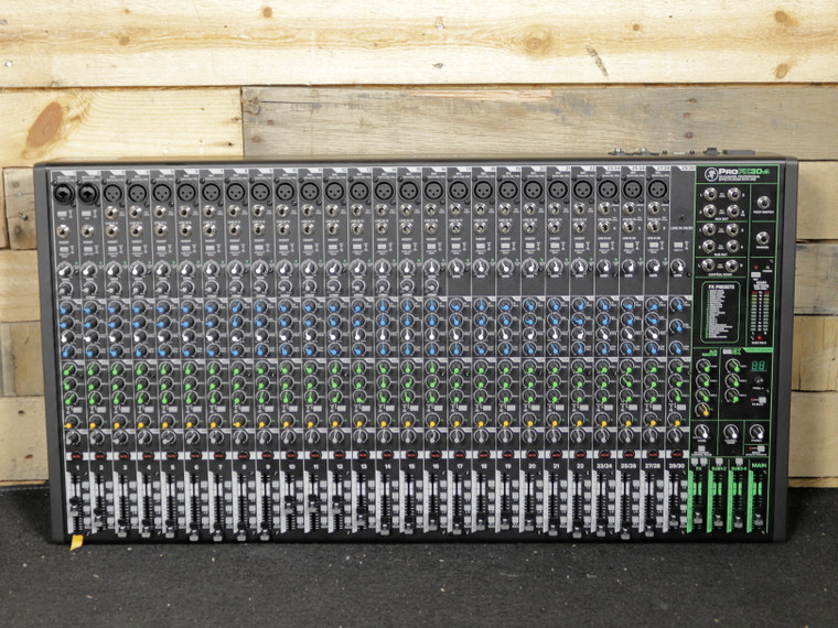 Mackie ProFX30v3 30-Channel Mixer "Excellent Condition"