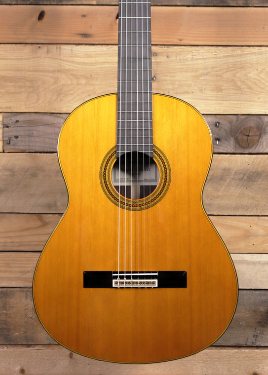 Yamaha GC32C Classical Guitar Natural w/  Gigbag