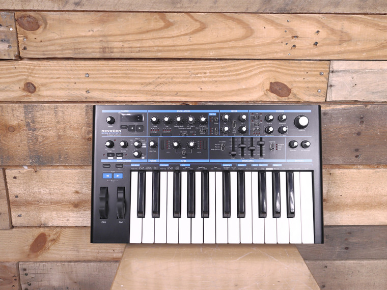 Novation Bass Station II Analog 25-Key Synthesizer "Excellent Condition"