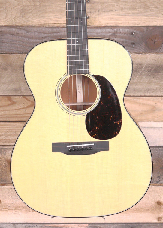 Martin 000-18 Acoustic Guitar Natural w/ Case