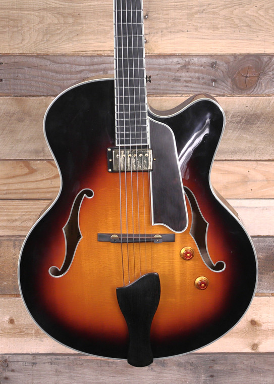 Eastman AR810CE Hollowbody Guitar Sunburst w/ Case "Excellent Condition"