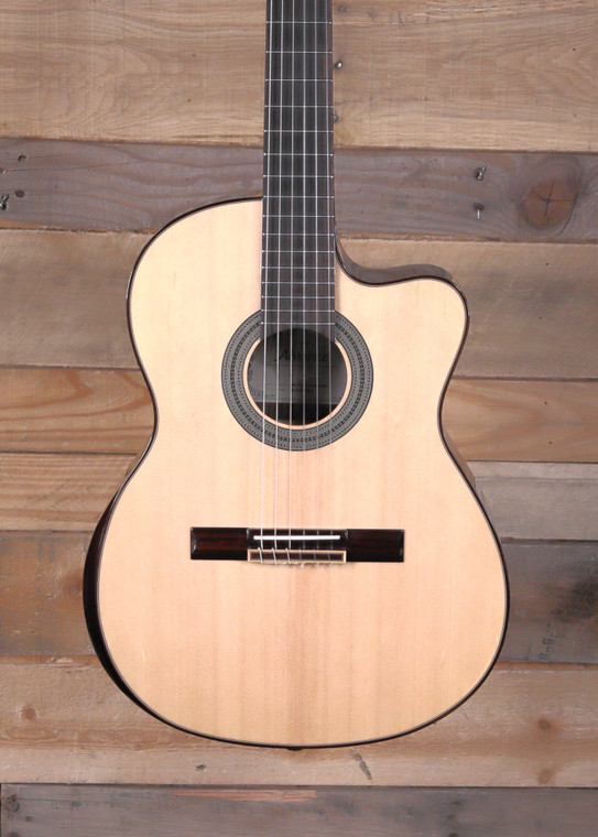 Alvarez AC70Hce Armrest Acoustic/Electric Guitar Natural