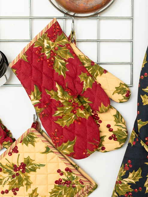 Winterberry Patchwork Oven Mitt Set of 2 - Multi